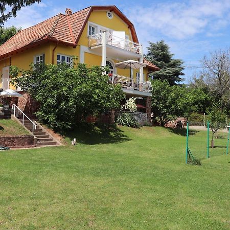 Gyoengyoem Apartman Balatonalmádi Zewnętrze zdjęcie