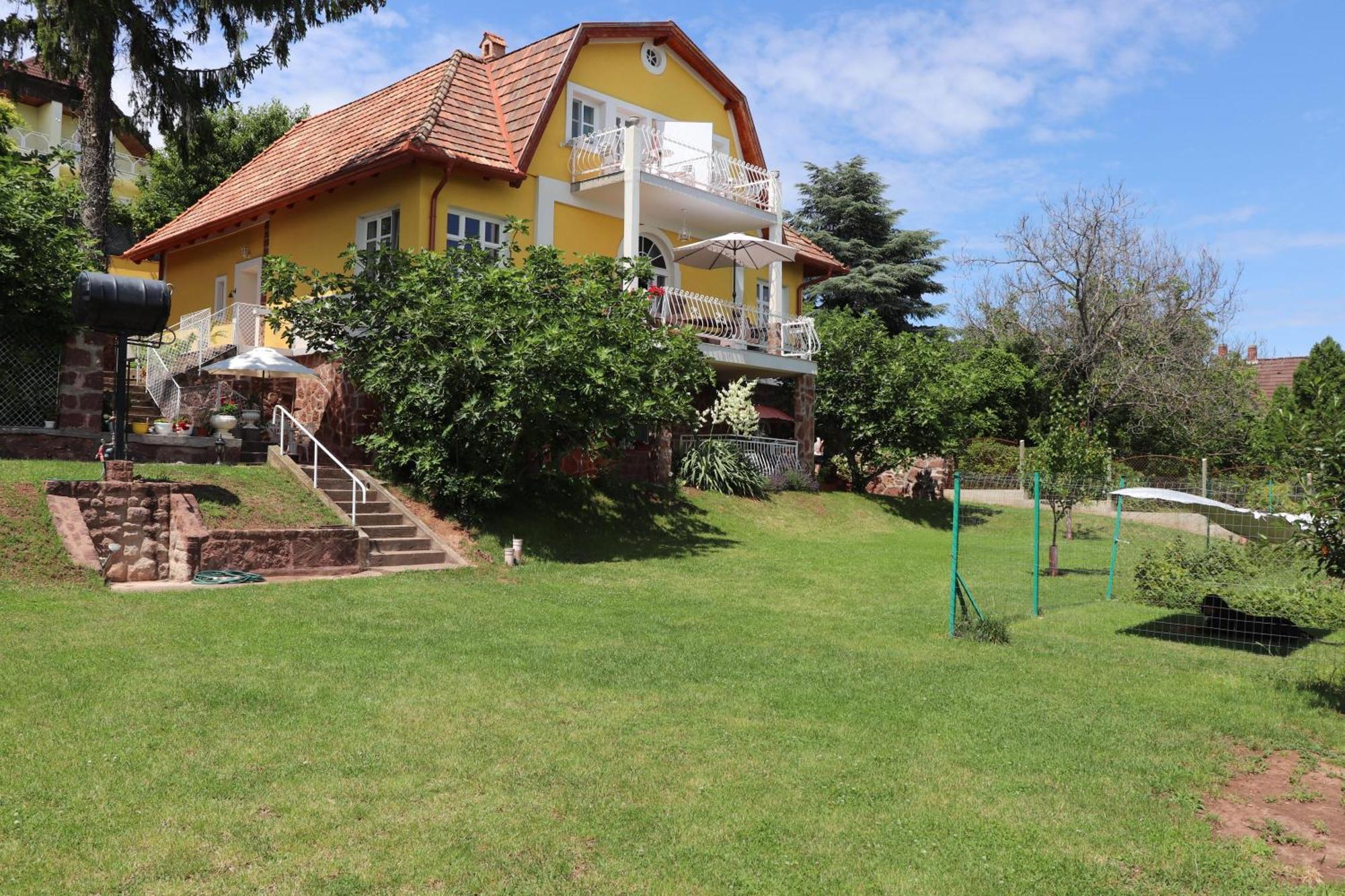 Gyoengyoem Apartman Balatonalmádi Zewnętrze zdjęcie