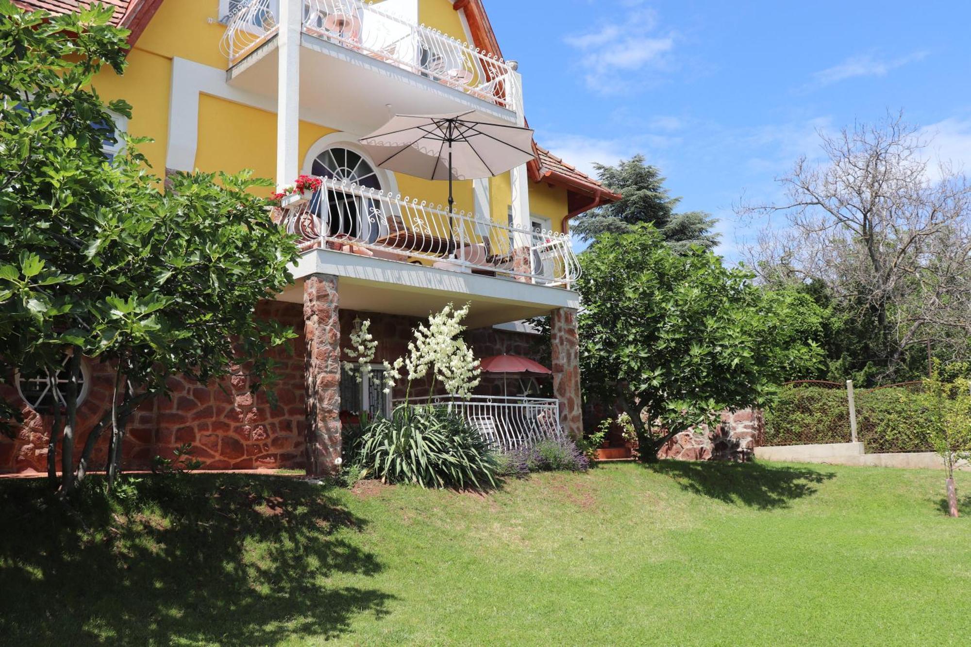 Gyoengyoem Apartman Balatonalmádi Zewnętrze zdjęcie